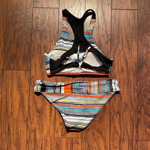 Bikini - Picture 2 of 2